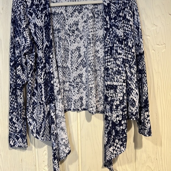 BELLE by Kim Gravel Open Cardigan with Long Front - Picture 4 of 8